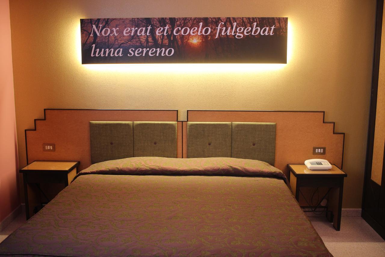 Hotel Orazio Venosa Buitenkant foto